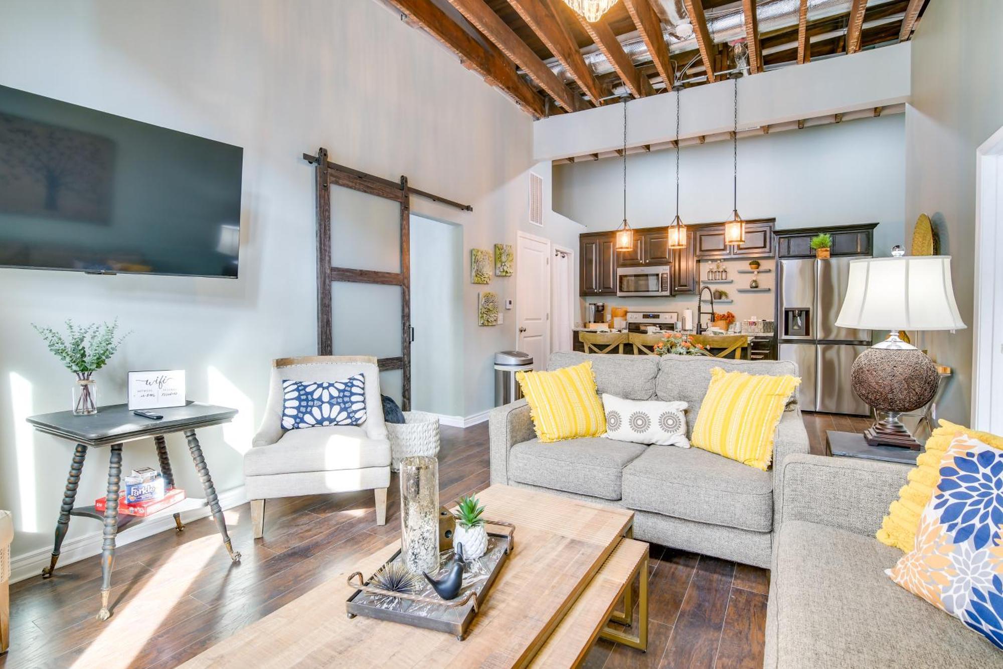 Dtwn Loft In The Heart Of Monett Pets Welcome! ภายนอก รูปภาพ